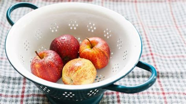 Are 2 apples a day too much?