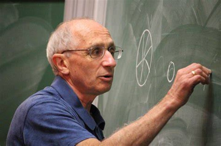Are mathematicians bad at arithmetic?
