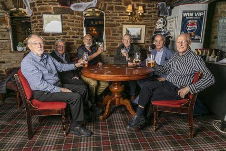 Can friends meet at the pub?