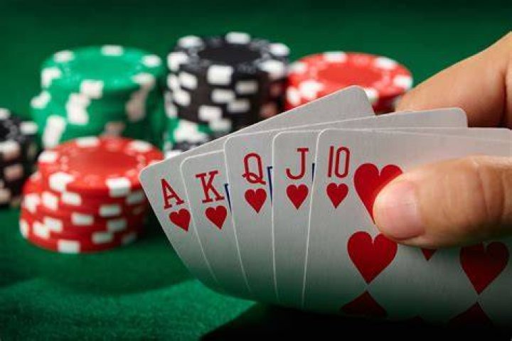 Can you show your cards at any time in poker?