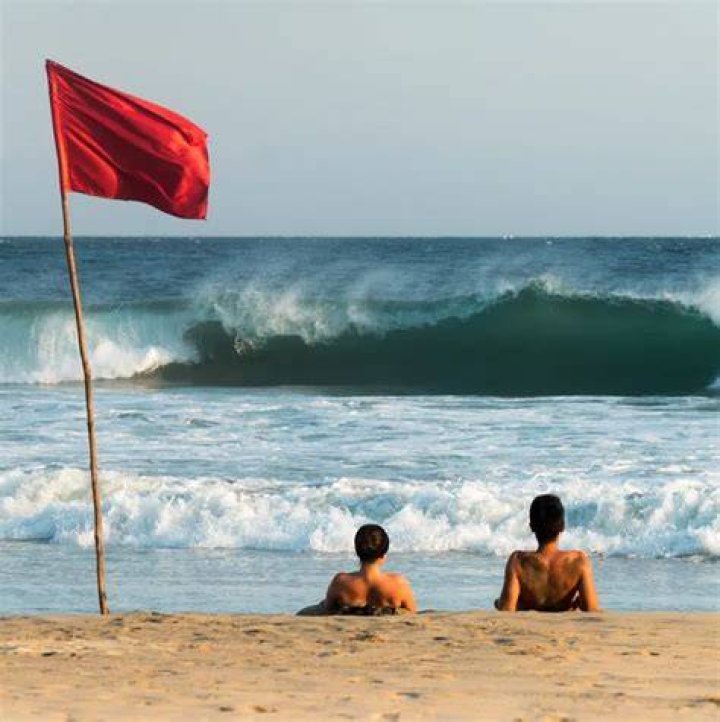Can you swim in a red flag?