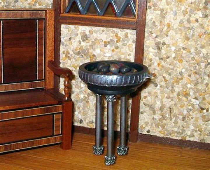 Does find familiar require a brass brazier?