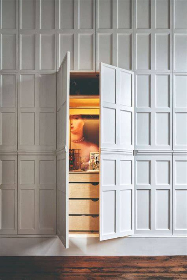 How do you find hidden doors?
