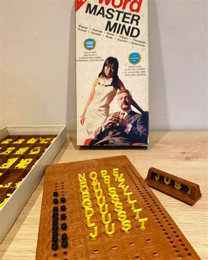 How do you play word mastermind?