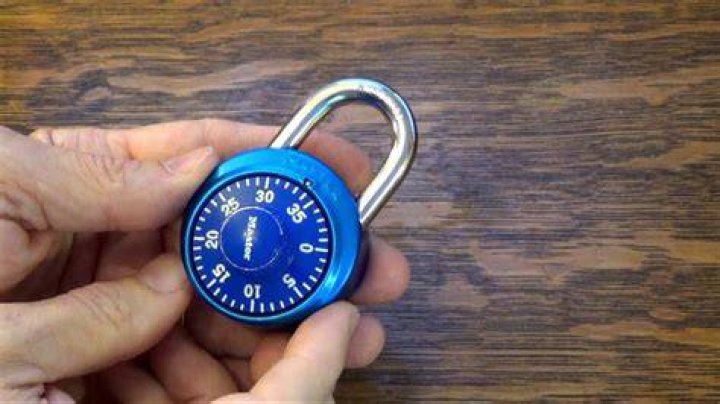 How do you reset the combination on a heritage safe?