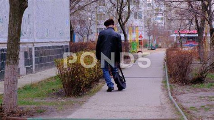 How does drunk man walk?
