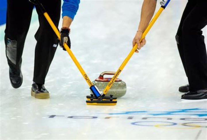 How does ice curling work?