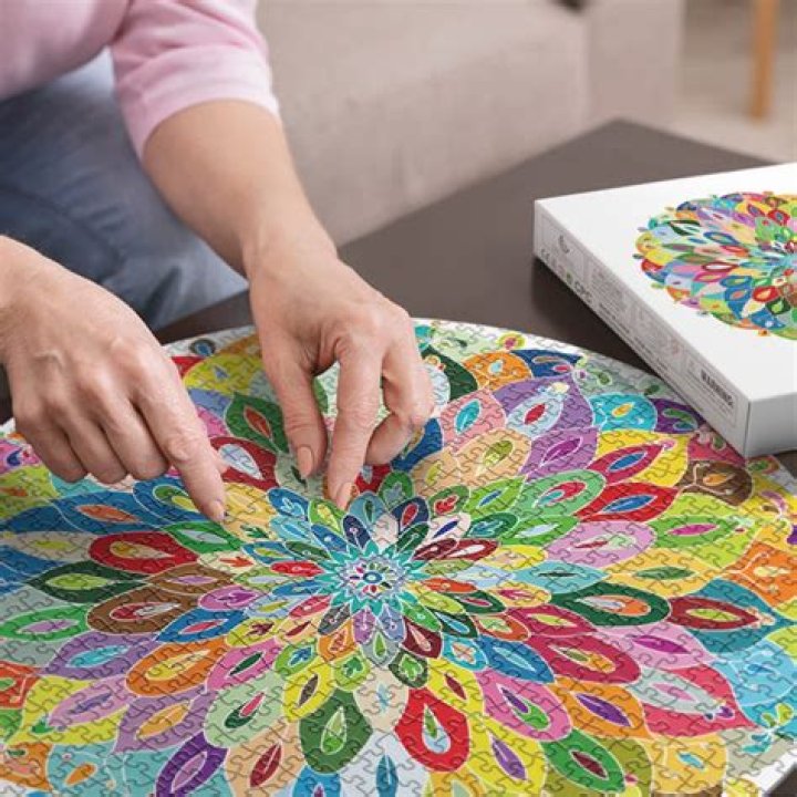 How long does it take the average person to finish a 1000 piece puzzle?