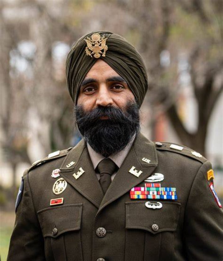 How many people died 21 Sikh?