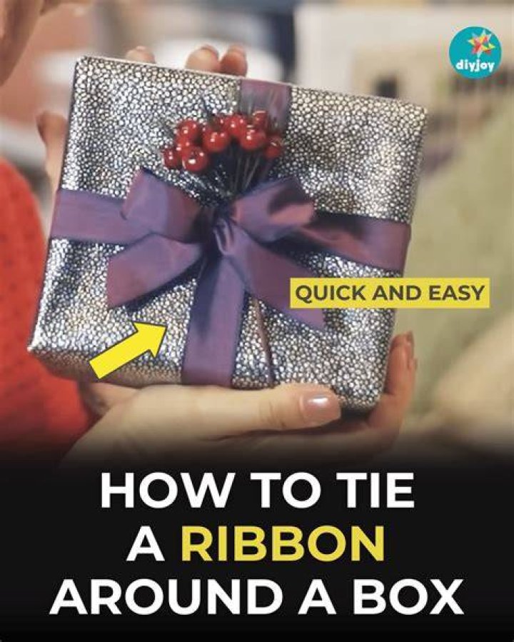 【How-to】How to wrap ribbon around a box