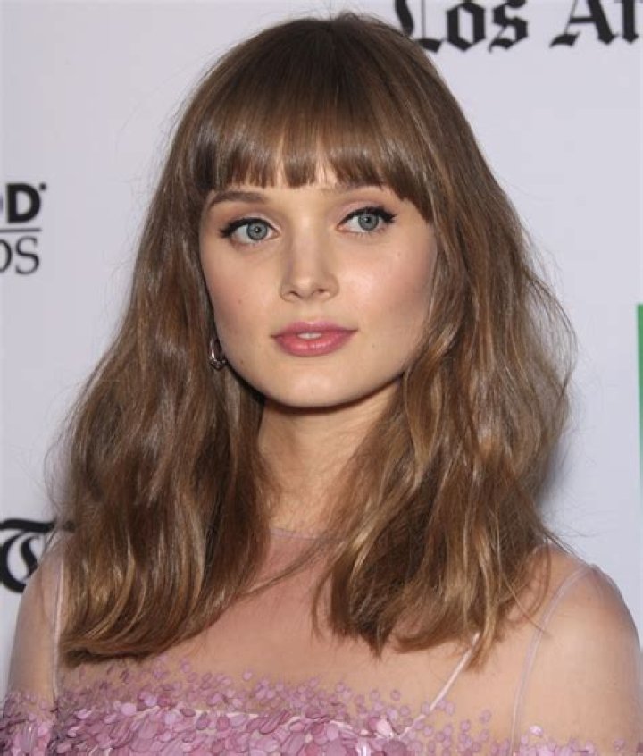 What are blunt bangs?