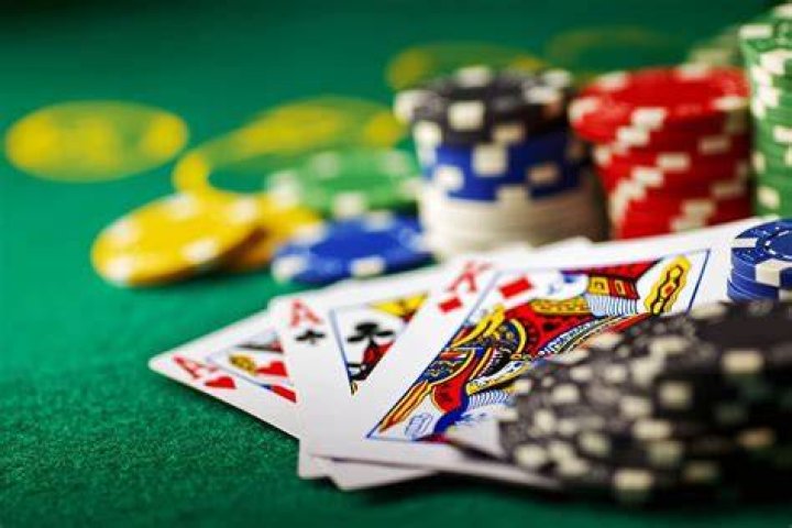 What are the rules of raising in poker?