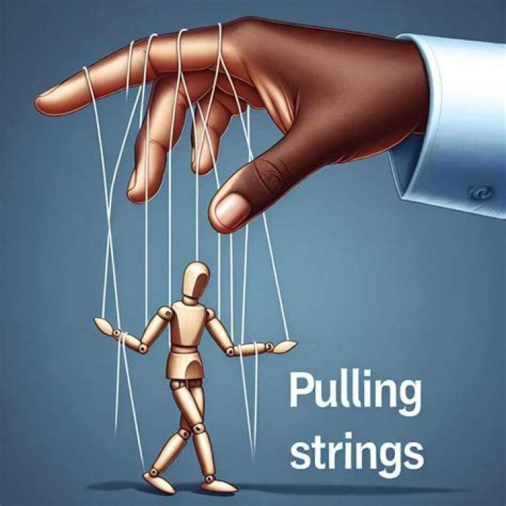 What does it mean when someone is pulling the strings?