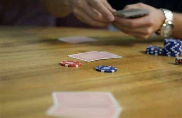 What does mucking your cards mean?