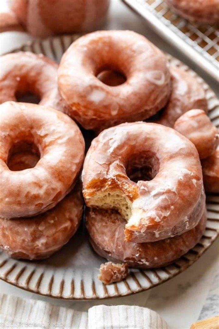 What is the largest number of pieces you can slice a doughnut into using only 3 cuts?