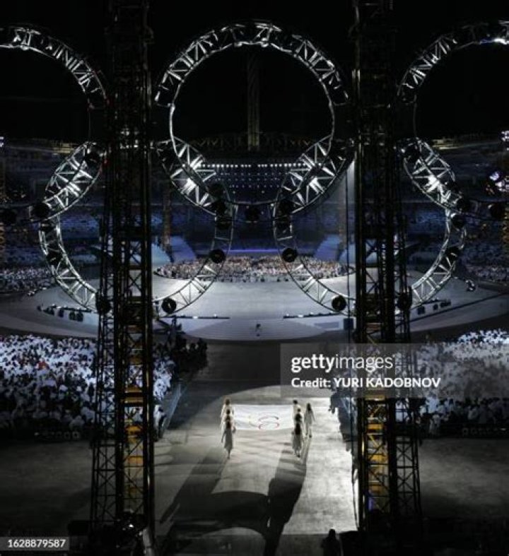 Who carried the Olympic flag in 2006?