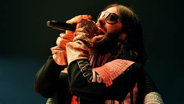 Who sings Hail to the victor?